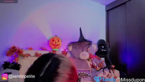 Snapshot of valery_dupont chatting on 10-31-25, 03:18 Valery Lin Dupont online show from 10-31-25, 03:18