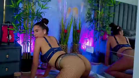 Snapshot of valery_evann chatting on 06-11-26, 12:43 Valery online show from 06-11-26, 12:43