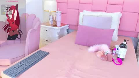 Snapshot of valery_fox___ chatting on 09-17-25, 11:45 Valery online show from 09-17-25, 11:45