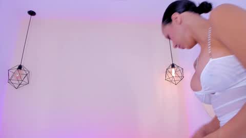 Snapshot of valery_santorini chatting on 09-18-25, 12:18 VALERY online show from 09-18-25, 12:18