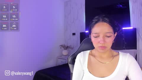 Snapshot of valery_wang chatting on 09-17-25, 11:56 Val online show from 09-17-25, 11:56