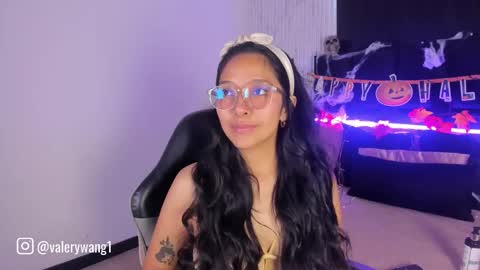 Snapshot of valery_wang chatting on 10-09-25, 11:41 Val online show from 10-09-25, 11:41