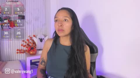 Snapshot of valery_wang chatting on 10-22-25, 11:43 Val online show from 10-22-25, 11:43