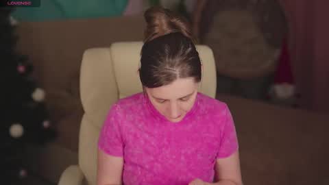 Snapshot of valerymurr chatting on 12-21-25, 06:42 V A L E R Y M U R online show from 12-21-25, 06:42