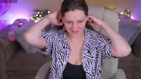 Snapshot of valerymurr chatting on 01-05-26, 08:01 V A L E R Y M U R online show from 01-05-26, 08:01