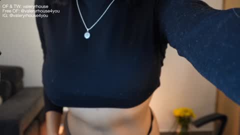 Snapshot of valeryrhouse_ chatting on 12-10-24, 01:32 All my links here online show from 12-10-24, 01:32