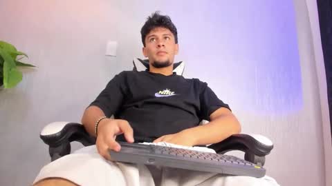 Valentino online show from 03-18-26, 07:17