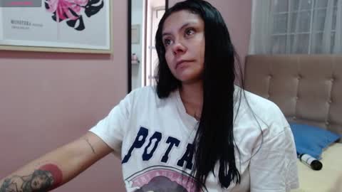 Snapshot of valevicious chatting on 01-04-25, 01:21 valevicious online show from 01-04-25, 01:21