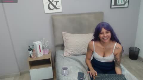 Snapshot of valevicious chatting on 10-29-25, 03:47 valevicious online show from 10-29-25, 03:47