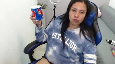 Snapshot of valevicious chatting on 11-27-25, 03:36 valevicious online show from 11-27-25, 03:36