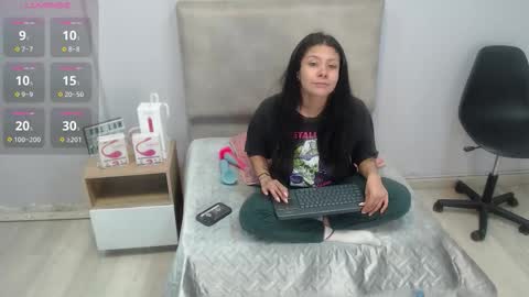 Snapshot of valevicious chatting on 12-05-25, 01:42 valevicious online show from 12-05-25, 01:42