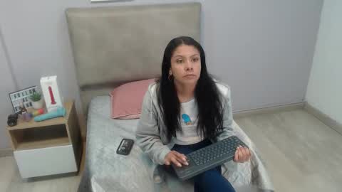 Snapshot of valevicious chatting on 12-15-25, 01:37 valevicious online show from 12-15-25, 01:37