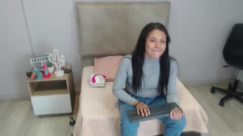 Snapshot of valevicious chatting on 12-18-25, 07:53 valevicious online show from 12-18-25, 07:53