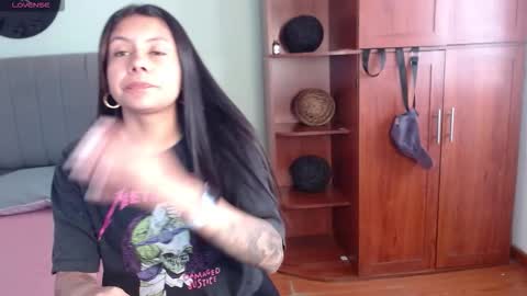 Snapshot of valevicious chatting on 02-18-26, 07:21 valevicious online show from 02-18-26, 07:21