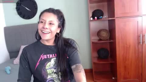 Snapshot of valevicious chatting on 02-25-26, 07:01 valevicious online show from 02-25-26, 07:01