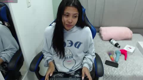 Snapshot of valevicious chatting on 02-27-26, 01:22 valevicious online show from 02-27-26, 01:22