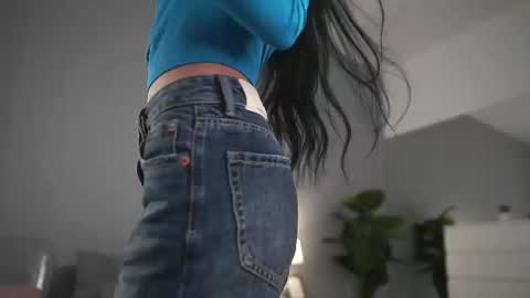 Snapshot of valexielux chatting on 04-20-26, 12:08 Vale online show from 04-20-26, 12:08