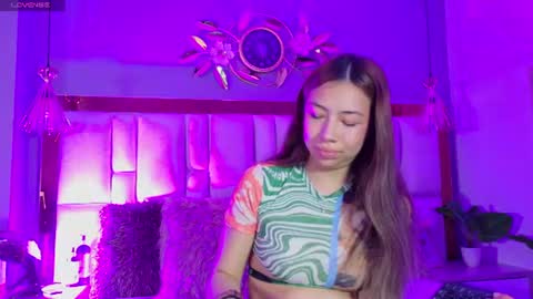Snapshot of valeygomez chatting on 07-12-26, 03:14 Valey online show from 07-12-26, 03:14
