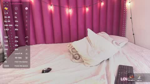 Valkiria moore  online show from 12-20-24, 09:17