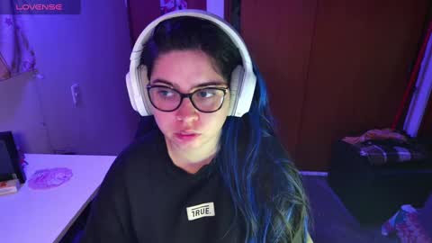 Snapshot of vallolet1_ chatting on 01-08-25, 02:35 Im Violet online show from 01-08-25, 02:35