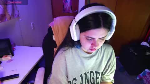 Snapshot of vallolet1_ chatting on 01-12-25, 05:34 Im Violet online show from 01-12-25, 05:34