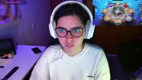 Snapshot of vallolet1_ chatting on 01-15-25, 05:50 Im Violet online show from 01-15-25, 05:50