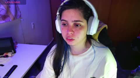 Snapshot of vallolet1_ chatting on 01-15-25, 08:51 Im Violet online show from 01-15-25, 08:51