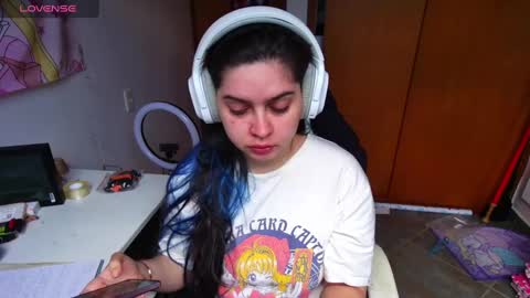 Snapshot of vallolet1_ chatting on 01-21-25, 08:00 Im Violet online show from 01-21-25, 08:00