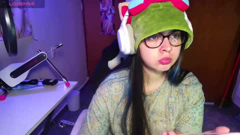 Snapshot of vallolet1_ chatting on 01-23-25, 11:36 Im Violet online show from 01-23-25, 11:36