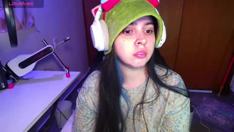Snapshot of vallolet1_ chatting on 01-24-25, 05:42 Im Violet online show from 01-24-25, 05:42