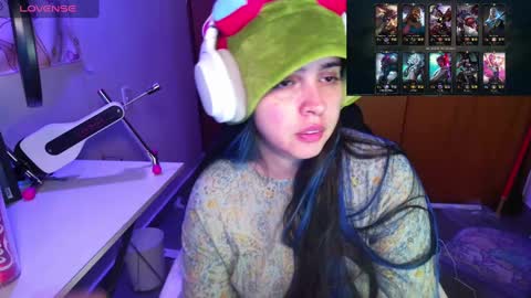 Snapshot of vallolet1_ chatting on 01-25-25, 06:55 Im Violet online show from 01-25-25, 06:55