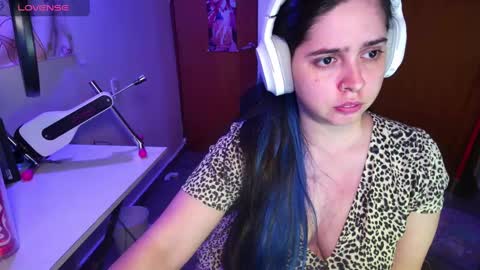 Snapshot of vallolet1_ chatting on 01-26-25, 02:24 Im Violet online show from 01-26-25, 02:24