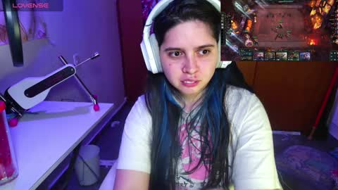 Snapshot of vallolet1_ chatting on 01-30-25, 02:06 Im Violet online show from 01-30-25, 02:06