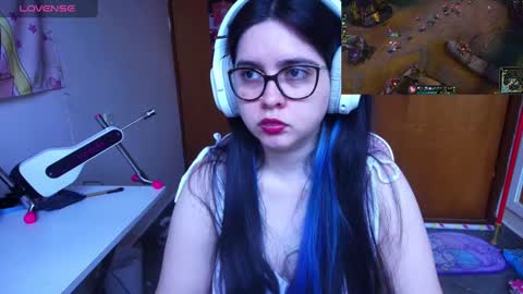 Snapshot of vallolet1_ chatting on 02-07-25, 02:15 Im Violet online show from 02-07-25, 02:15