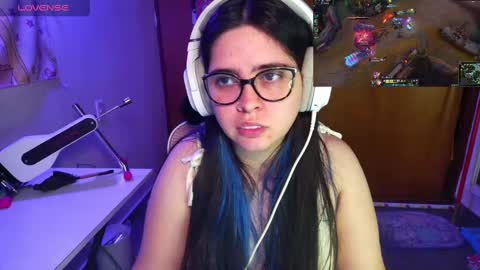 Snapshot of vallolet1_ chatting on 02-08-25, 11:01 Im Violet online show from 02-08-25, 11:01