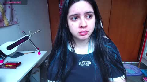 Snapshot of vallolet1_ chatting on 02-09-25, 01:35 Im Violet online show from 02-09-25, 01:35