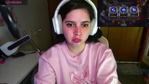 Snapshot of vallolet1_ chatting on 02-15-25, 01:53 Im Violet online show from 02-15-25, 01:53