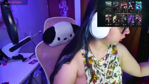 Snapshot of vallolet1_ chatting on 02-19-25, 11:14 Im Violet online show from 02-19-25, 11:14