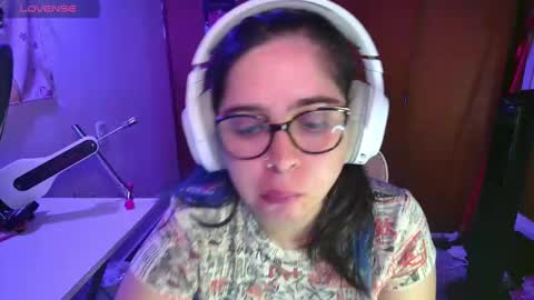 Snapshot of vallolet1_ chatting on 02-24-25, 03:33 Im Violet online show from 02-24-25, 03:33