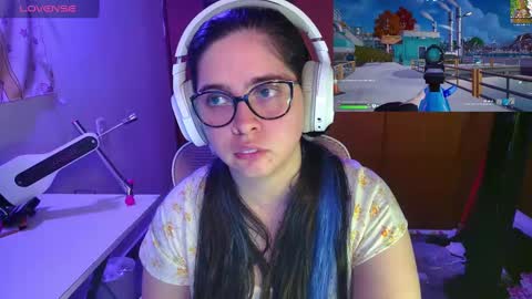 Snapshot of vallolet1_ chatting on 02-25-25, 02:36 Im Violet online show from 02-25-25, 02:36