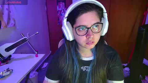 Snapshot of vallolet1_ chatting on 02-25-25, 11:11 Im Violet online show from 02-25-25, 11:11