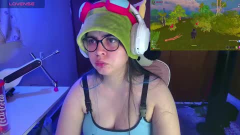 Snapshot of vallolet1_ chatting on 03-04-25, 03:22 Im Violet online show from 03-04-25, 03:22