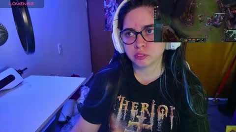 Snapshot of vallolet1_ chatting on 03-08-25, 12:33 Im Violet online show from 03-08-25, 12:33