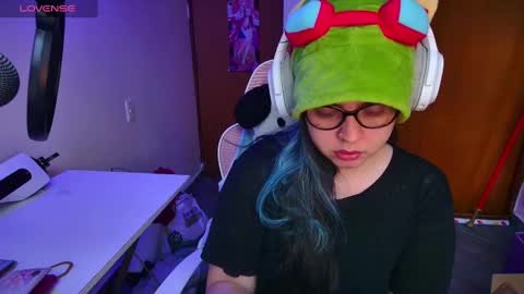 Snapshot of vallolet1_ chatting on 03-09-25, 10:41 Im Violet online show from 03-09-25, 10:41