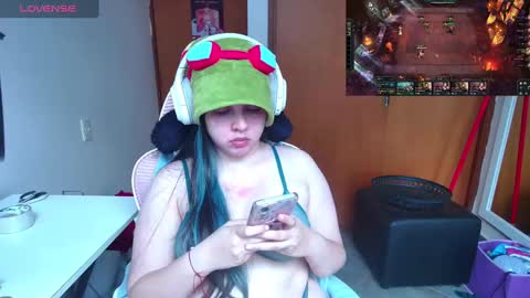 Snapshot of vallolet1_ chatting on 03-10-25, 08:12 Im Violet online show from 03-10-25, 08:12