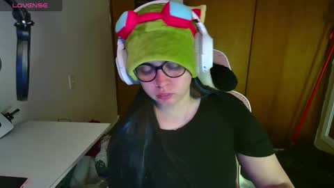 Snapshot of vallolet1_ chatting on 03-11-25, 05:27 Im Violet online show from 03-11-25, 05:27