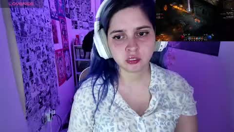 Snapshot of vallolet1_ chatting on 09-15-25, 01:05 Im Violet online show from 09-15-25, 01:05