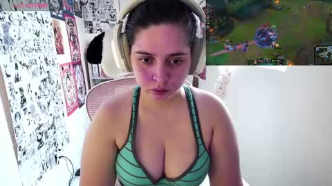 Snapshot of vallolet1_ chatting on 09-30-25, 09:09 Im Violet online show from 09-30-25, 09:09