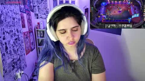 Snapshot of vallolet1_ chatting on 10-16-25, 02:01 Im Violet online show from 10-16-25, 02:01