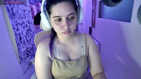 Snapshot of vallolet1_ chatting on 02-21-26, 02:12 Im Violet online show from 02-21-26, 02:12